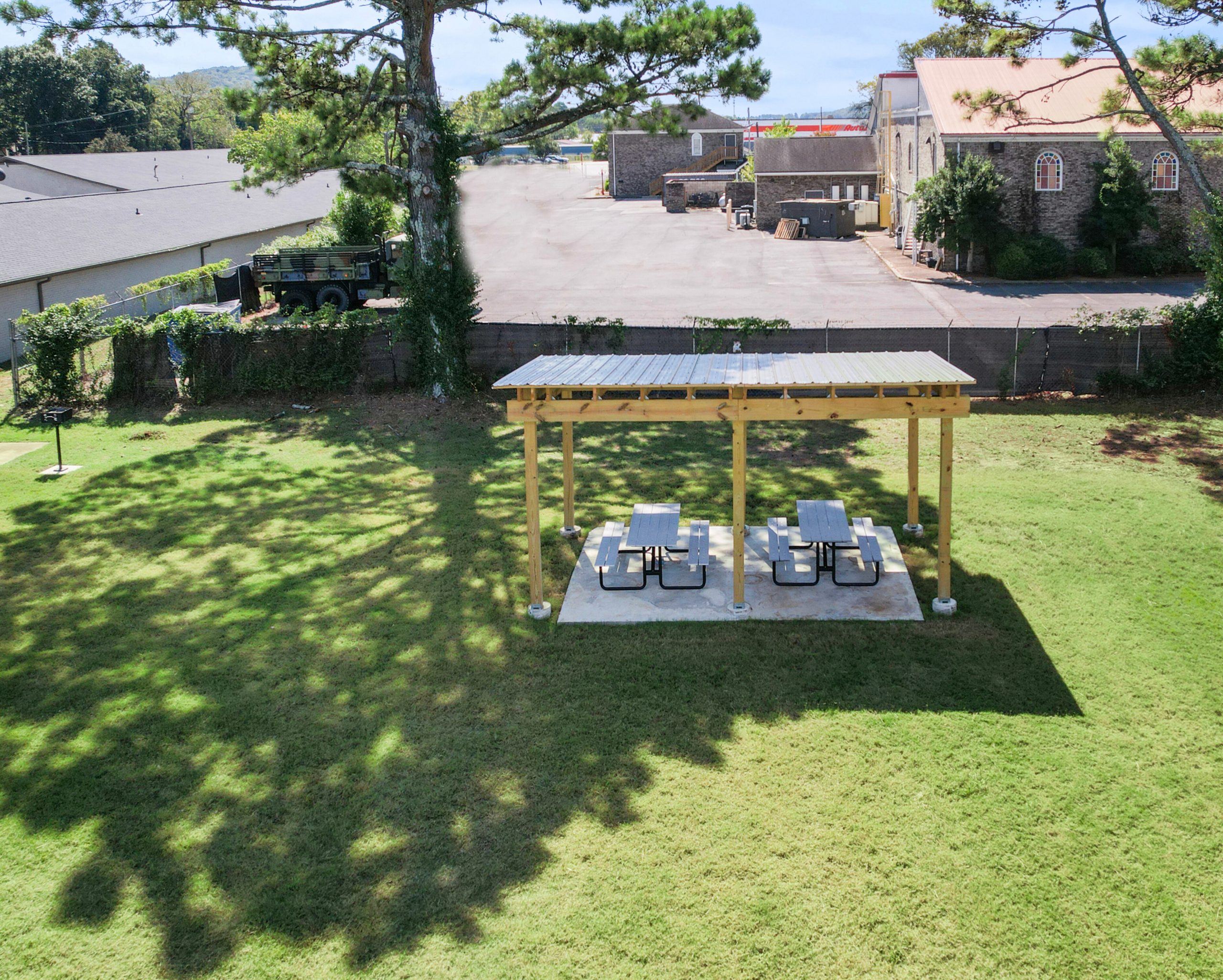 Overhead view of the gazebo on the courtyard at Daybreak Suites Huntsville